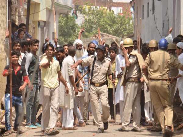 PICS: कैसे भड़का सहारनपुर का बवाल, आगजनी और तोड़फोड़ पर क्यों आमादा हुए उपद्रवी? PICS: कैसे भड़का सहारनपुर का बवाल, आगजनी और तोड़फोड़ पर क्यों आमादा हुए उपद्रवी?