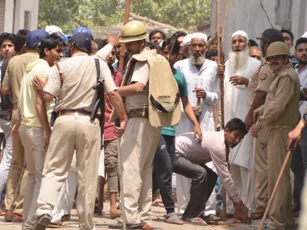 PICS: कैसे भड़का सहारनपुर का बवाल, आगजनी और तोड़फोड़ पर क्यों आमादा हुए उपद्रवी? PICS: कैसे भड़का सहारनपुर का बवाल, आगजनी और तोड़फोड़ पर क्यों आमादा हुए उपद्रवी?