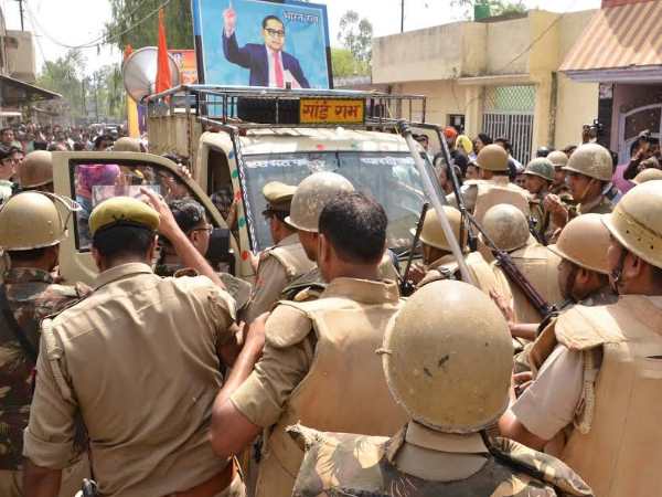 PICS: कैसे भड़का सहारनपुर का बवाल, आगजनी और तोड़फोड़ पर क्यों आमादा हुए उपद्रवी? PICS: कैसे भड़का सहारनपुर का बवाल, आगजनी और तोड़फोड़ पर क्यों आमादा हुए उपद्रवी?