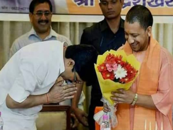 हमेशा निर्दलीय जीतने वाले राजा भैया पहली बार इस दल में जाएंगे! हमेशा निर्दलीय जीतने वाले राजा भैया पहली बार इस दल में जाएंगे!