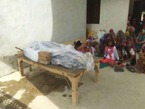 स्कूल से किताबें खरीदने का ऐसा बनाया दबाव कि छात्र ने मौत को लगाया गले, देखिए पिटाई का ये VIDEO स्कूल से किताबें खरीदने का ऐसा बनाया दबाव कि छात्र ने मौत को लगाया गले, देखिए पिटाई का ये VIDEO