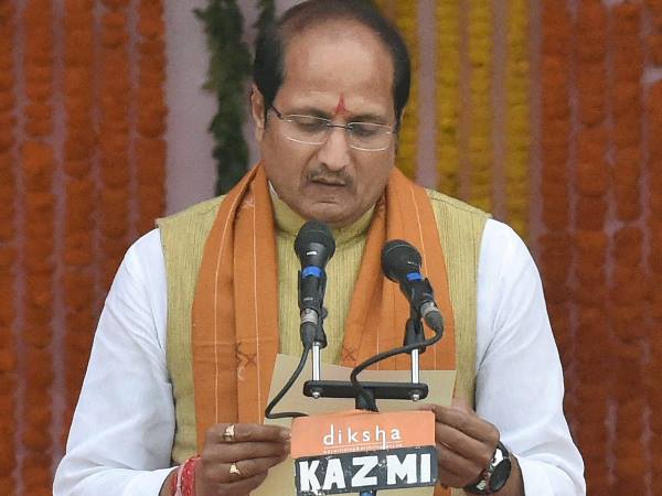 विवादित बयान देने के मामले में योगी सरकार में मंत्री सुरेश राणा के खिलाफ चार्जशीट फाइल विवादित बयान देने के मामले में योगी सरकार में मंत्री सुरेश राणा के खिलाफ चार्जशीट फाइल