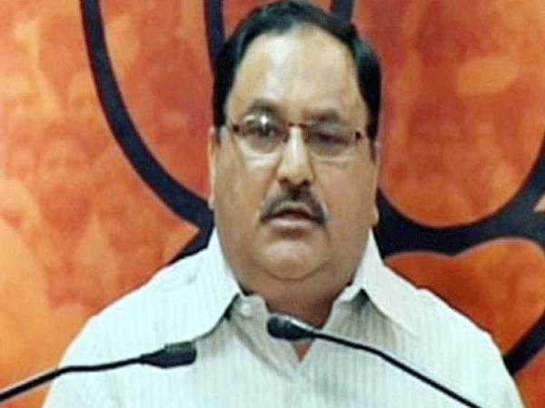 धूमल और नड्डा गुट के बीच बंटी भाजपा