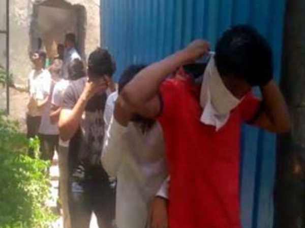 शिवसेना नेता के यहां क्या कर रहे थे 25 छात्र-छात्राएं?अरेस्ट शिवसेना नेता के यहां क्या कर रहे थे 25 छात्र-छात्राएं?अरेस्ट