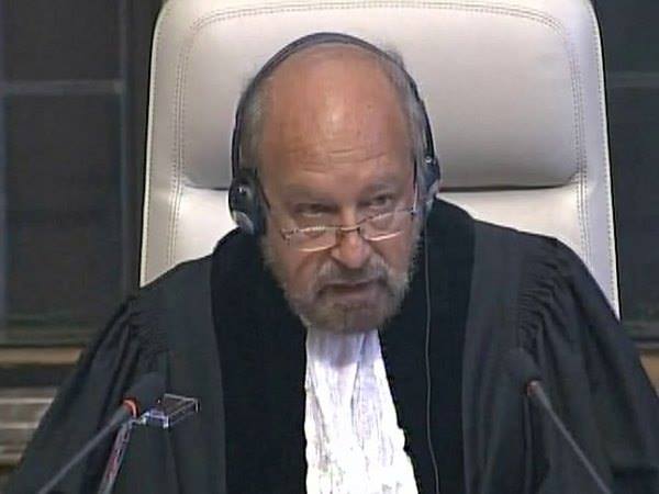 ICJ में कुलभूषण जाधव की मौत की सजा पर भारत की बड़ी जीत, जाधव को नहीं होगी फांसी ICJ में कुलभूषण जाधव की मौत की सजा पर भारत की बड़ी जीत, जाधव को नहीं होगी फांसी