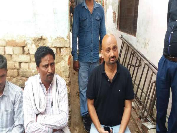 IAS बेटे का शव पहुंचा घर, सीने से लिपटकर बस रोती रही मां IAS बेटे का शव पहुंचा घर, सीने से लिपटकर बस रोती रही मां
