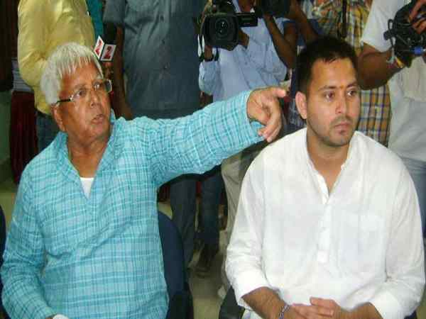 बीजेपी ऑफिस पर हमला: लालू यादव और उनके दोनों मंत्री बेटों पर FIR दर्ज बीजेपी ऑफिस पर हमला: लालू यादव और उनके दोनों मंत्री बेटों पर FIR दर्ज