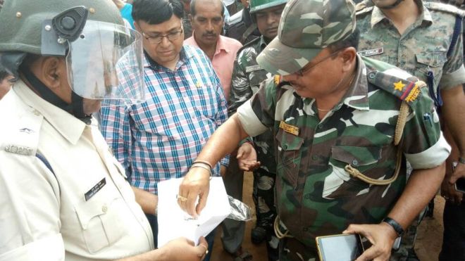 'पुलिस ने मुस्लिम युवक को घर से निकालकर गोली मारी' 'पुलिस ने मुस्लिम युवक को घर से निकालकर गोली मारी'