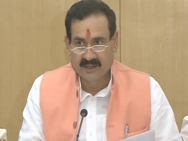पेड न्यूज मामला: मध्य प्रदेश के इस कैबिनेट मंत्री को चुनाव आयोग ने किया अयोग्य घोषित पेड न्यूज मामला: मध्य प्रदेश के इस कैबिनेट मंत्री को चुनाव आयोग ने किया अयोग्य घोषित