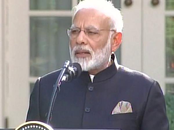 LIVE: साझा बयान में पीएम मोदी ने बिना नाम लिए पाकिस्तान पर किया हमला LIVE: साझा बयान में पीएम मोदी ने बिना नाम लिए पाकिस्तान पर किया हमला