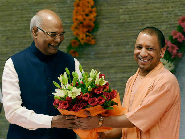 यूपी में अब मंत्री, विधायक, अधिकारी स्कूलों को लेंगे गोद यूपी में अब मंत्री, विधायक, अधिकारी स्कूलों को लेंगे गोद