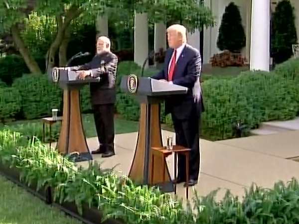 LIVE: साझा बयान में पीएम मोदी ने बिना नाम लिए पाकिस्तान पर किया हमला LIVE: साझा बयान में पीएम मोदी ने बिना नाम लिए पाकिस्तान पर किया हमला
