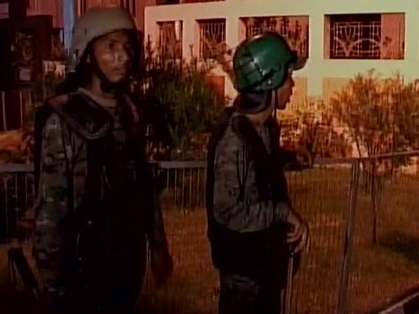 धोनी के घर के बाहर सुरक्षाकर्मी लगाए गए