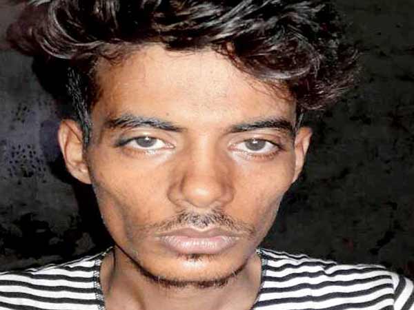 बांद्रा में 20 साल की लड़की ने युवक को पकड़ा रंंगे हाथ बांद्रा में 20 साल की लड़की ने युवक को पकड़ा रंंगे हाथ