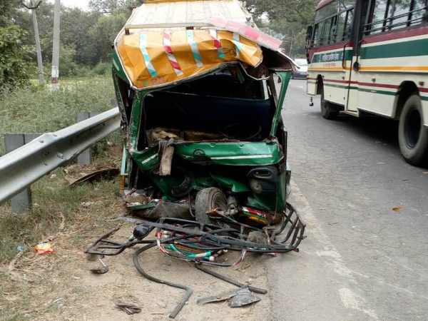 मौके से फरार हुआ ड्राइवर