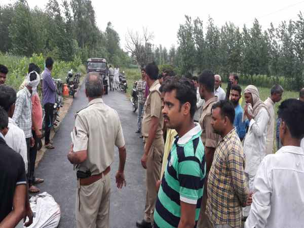 पहले लाठियां चली फिर तंमचे