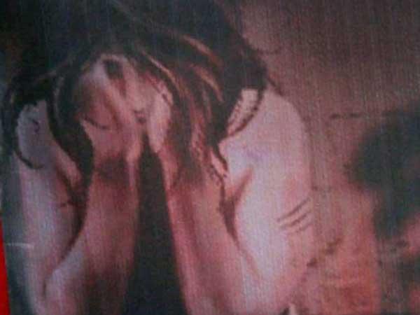 घर आने के लिए कहता था दरोगा