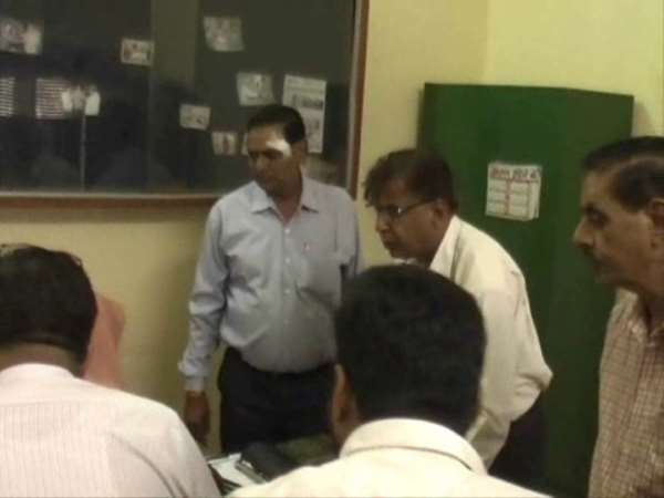 रुपयों पर पाउडर लगाकर भेजा