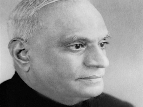 तब वीवी गिरी मैदान में आए
