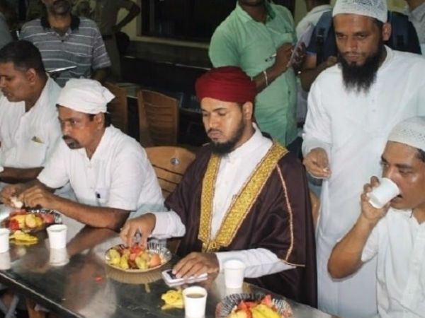 एक-दूसरे के धर्म को इज्जत देनी चाहिए