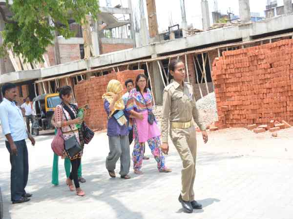 बलात्कार कर लूटा सामान