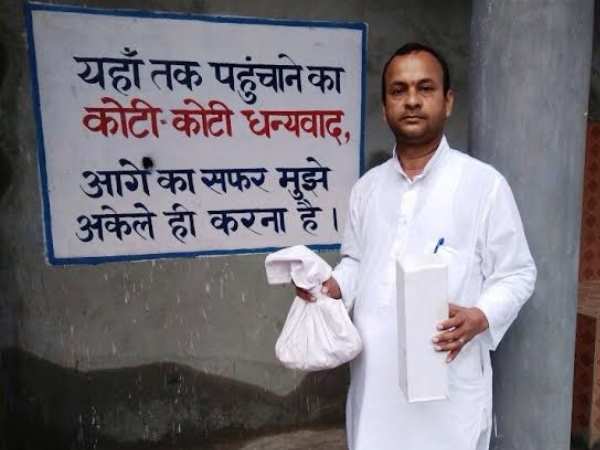 अपने खर्चे पर कर रहे हैं लाशों की सेवा