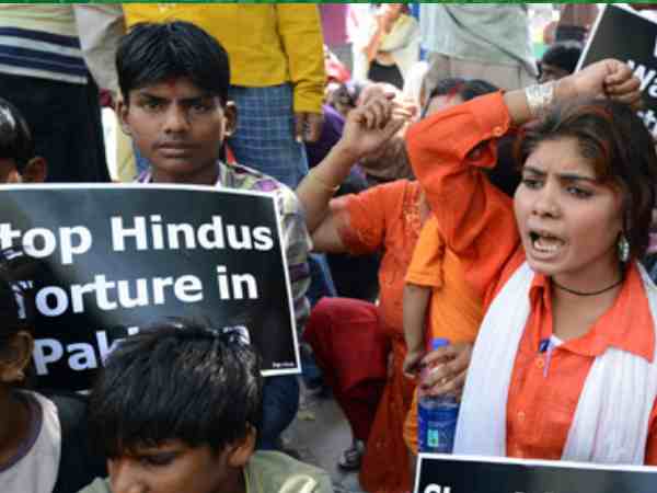 पाकिस्तान: नाबालिग लड़की के धर्मांतरण को लेकर हिन्दुओं में आक्रोश पाकिस्तान: नाबालिग लड़की के धर्मांतरण को लेकर हिन्दुओं में आक्रोश
