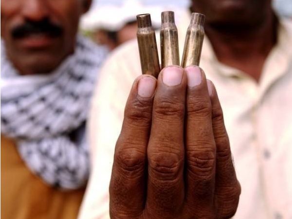 भारत पर की खुशी में कर डाली अंधाधुंध फायरिंग, 32 पाकिस्तानी घायल भारत पर की खुशी में कर डाली अंधाधुंध फायरिंग, 32 पाकिस्तानी घायल