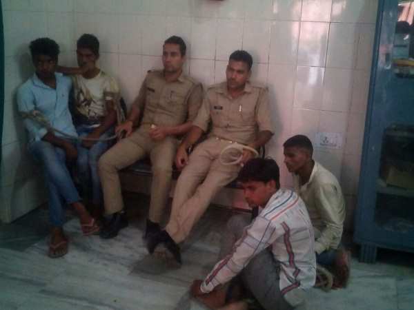 बीमार मां की दवा लेने निकली किशोरी से युवकों ने किया गैंगरेप बीमार मां की दवा लेने निकली किशोरी से युवकों ने किया गैंगरेप