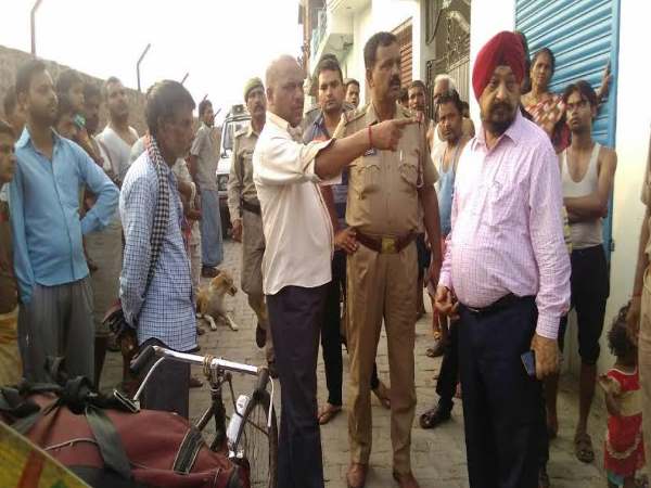 PICS: योगी के बंद किए मीट की कर रहा था होम डिलीवरी, किया गया गिरफ्तार PICS: योगी के बंद किए मीट की कर रहा था होम डिलीवरी, किया गया गिरफ्तार