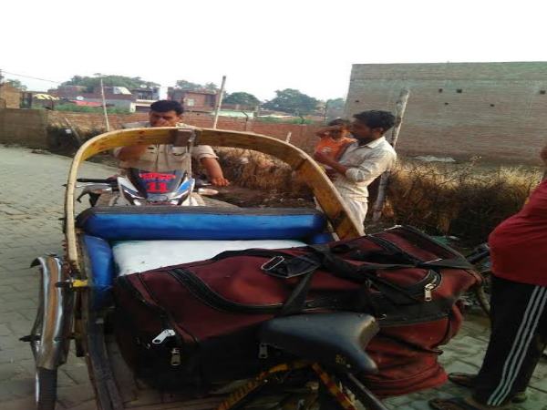 PICS: योगी के बंद किए मीट की कर रहा था होम डिलीवरी, किया गया गिरफ्तार PICS: योगी के बंद किए मीट की कर रहा था होम डिलीवरी, किया गया गिरफ्तार