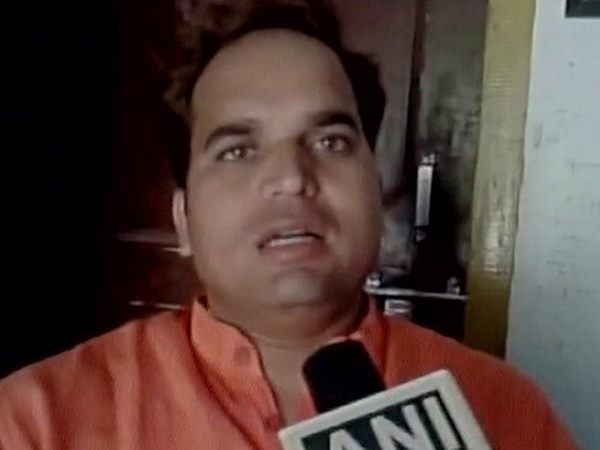 भाजपा नेता ने कहा- मीरवाइज की जुबान काटो, दूंगा 10 लाख भाजपा नेता ने कहा- मीरवाइज की जुबान काटो, दूंगा 10 लाख