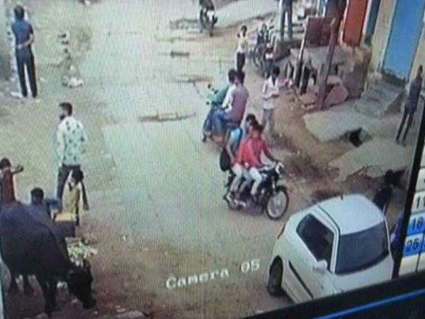 Family Of Junaid, Teen Killed On Train, Shown CCTV Video Of These Bikers Family Of Junaid, Teen Killed On Train, Shown CCTV Video Of These Bikers