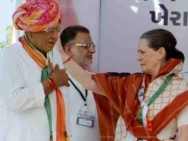 गुजरात विधानसभा चुनाव से पहले शंकर सिंह वाघेला ने सोनिया से कहा वादा तोड़ा गुजरात विधानसभा चुनाव से पहले शंकर सिंह वाघेला ने सोनिया से कहा वादा तोड़ा