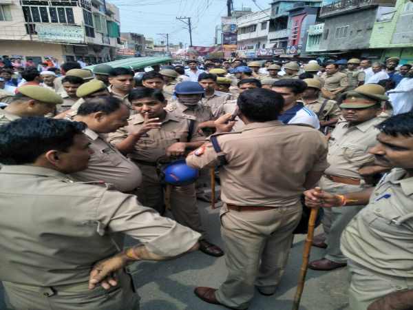 Muzaffarnagar,uttar pradesh,up police,cow,मुजफ्फरनगर,उत्तर प्रदेश,यूपी पुलिस,गाय Muzaffarnagar,uttar pradesh,up police,cow,मुजफ्फरनगर,उत्तर प्रदेश,यूपी पुलिस,गाय