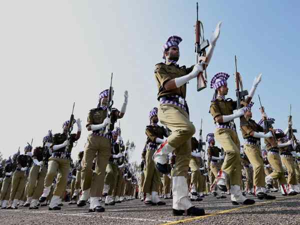 जम्मू कश्मीर पुलिसकर्मियों के इस काम को आप करेंगे सलाम! जम्मू कश्मीर पुलिसकर्मियों के इस काम को आप करेंगे सलाम!