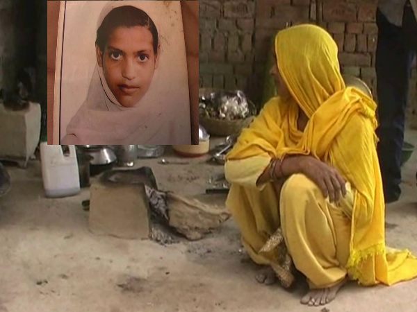 VIDEO: ईद की सेंवई बांट रहा था बाप और गाड़ी वाले गुंडों की थी जवान बेटी पर नजर VIDEO: ईद की सेंवई बांट रहा था बाप और गाड़ी वाले गुंडों की थी जवान बेटी पर नजर