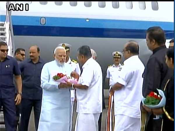 पीएम मोदी ने किया कोच्चि मेट्रो का उद्घाटन, ई श्रीधरन भी रहे मौजूद पीएम मोदी ने किया कोच्चि मेट्रो का उद्घाटन, ई श्रीधरन भी रहे मौजूद