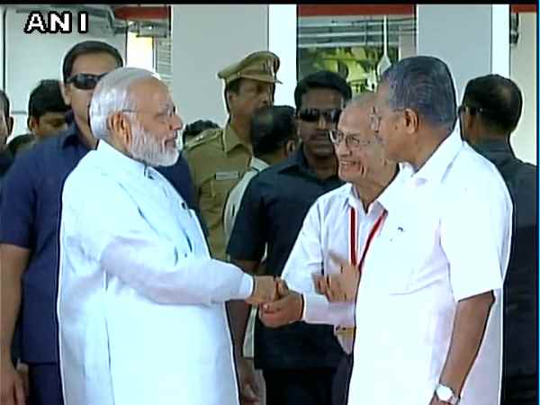 पीएम मोदी ने किया कोच्चि मेट्रो का उद्घाटन, ई श्रीधरन भी रहे मौजूद पीएम मोदी ने किया कोच्चि मेट्रो का उद्घाटन, ई श्रीधरन भी रहे मौजूद