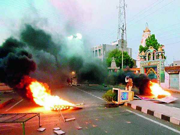 मध्य प्रदेश: मंदसौर में एक और मौत, सिहोर में पुलिस की हवाई फायरिंग मध्य प्रदेश: मंदसौर में एक और मौत, सिहोर में पुलिस की हवाई फायरिंग