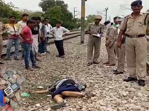 Mathura, lady, woman, dead, mobile, phone, accident, मथुरा, महिला, मौत, मोबाइल, फोन, दुर्घटना Mathura, lady, woman, dead, mobile, phone, accident, मथुरा, महिला, मौत, मोबाइल, फोन, दुर्घटना