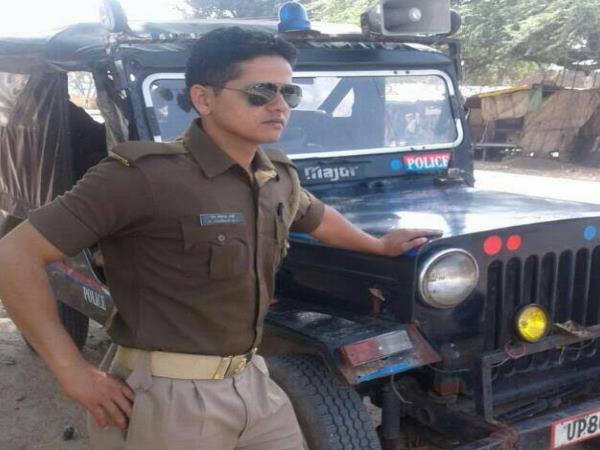 मिसाल: रिश्वत क्या...? पराए धन से दूर रहता है ये पुलिस वाला मिसाल: रिश्वत क्या...? पराए धन से दूर रहता है ये पुलिस वाला