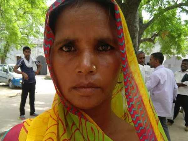 मौत पर यूपी में रिश्वतखोरी, महिला से अफसर ने मांगे 5000 रु मौत पर यूपी में रिश्वतखोरी, महिला से अफसर ने मांगे 5000 रु