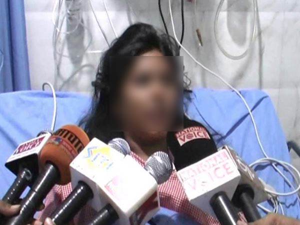 VIDEO: कंपाउंडर ने कपड़े चेंज करने की कोशिश की, फिर इंजेक्शन दिया, फिर क्या-क्या हुआ मुझे नहीं पता VIDEO: कंपाउंडर ने कपड़े चेंज करने की कोशिश की, फिर इंजेक्शन दिया, फिर क्या-क्या हुआ मुझे नहीं पता