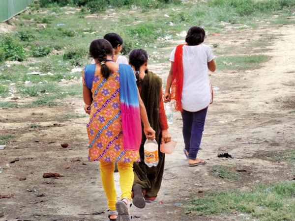जिला मुख्यालय से महज 14 किमी दूर है गांव