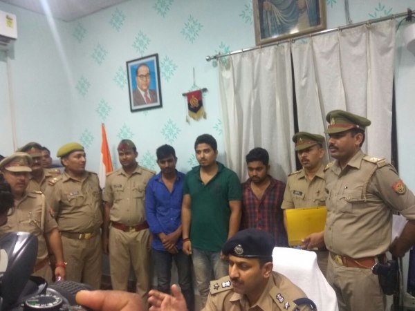 रंगदारी के पैसे से मुंबई जाता अतुल
