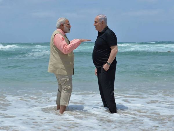 पीएम मोदी ने पिया समुद्र का पानी