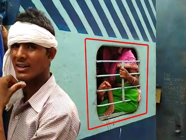 यात्री टॉयलेट में बैठे
