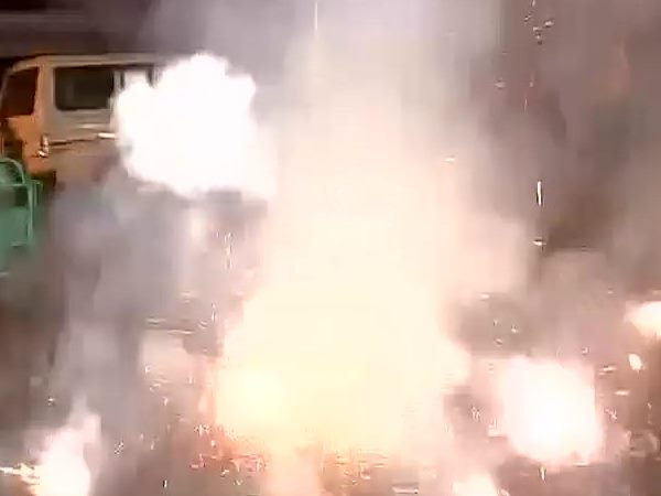 राष्ट्रपति के संबोधन के बाद लागू हुआ एक देश, एक टैक्स वाला GST राष्ट्रपति के संबोधन के बाद लागू हुआ एक देश, एक टैक्स वाला GST
