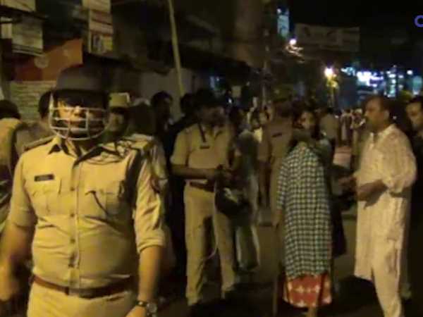 पुलिस के करनी पड़ी फायरिंग